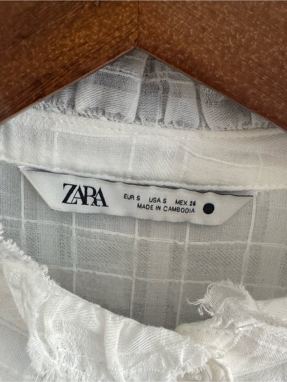 Zara White Ruffle Button down top - Picture 4 of 4